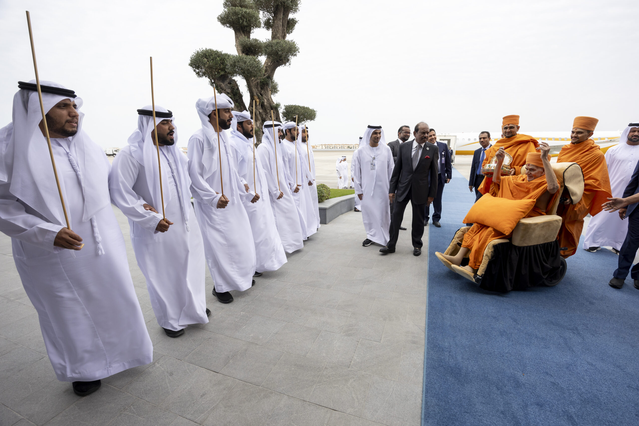 Global Hindu Leader His Holiness Mahant Swami Maharaj Arrives in Abu Dhabi as State Guest for Historic Inauguration of BAPS Hindu Mandir